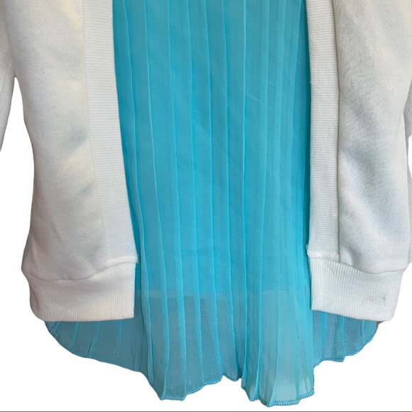 Disney, Frozen light sweatshirt like material featuring Elsa. Sheer paneling, 5T - Picture 5 of 8